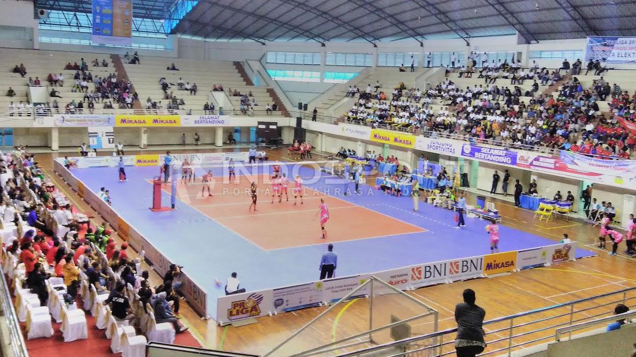 Proliga Seri Malang dan suasana GOR Ken Arok. - INDOSPORT